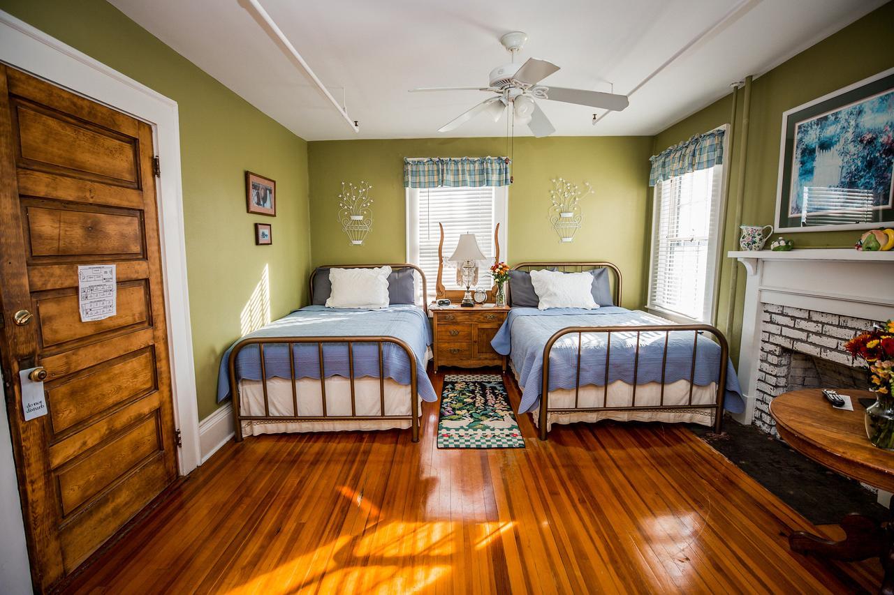 Bed and Breakfast The Henderson à Hendersonville Extérieur photo