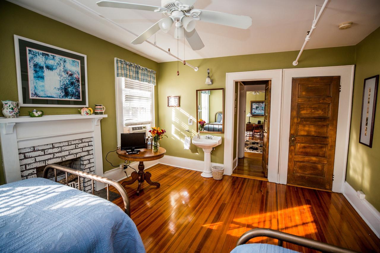 Bed and Breakfast The Henderson à Hendersonville Extérieur photo