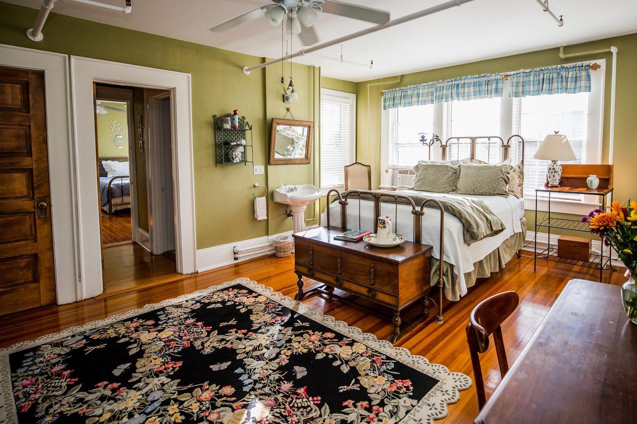 Bed and Breakfast The Henderson à Hendersonville Extérieur photo