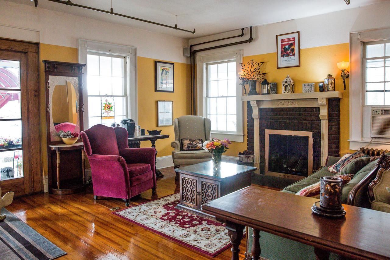 Bed and Breakfast The Henderson à Hendersonville Extérieur photo
