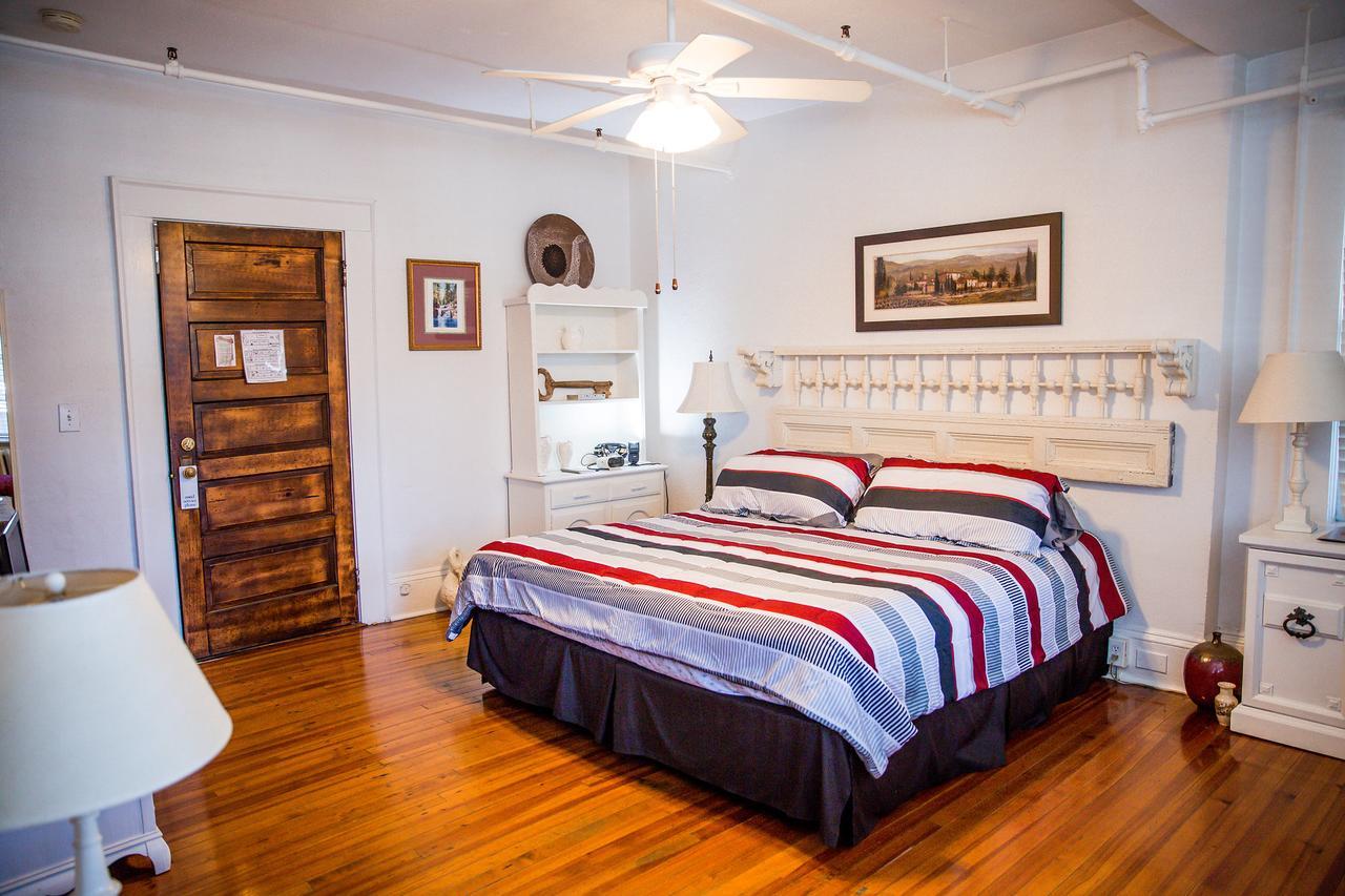 Bed and Breakfast The Henderson à Hendersonville Extérieur photo