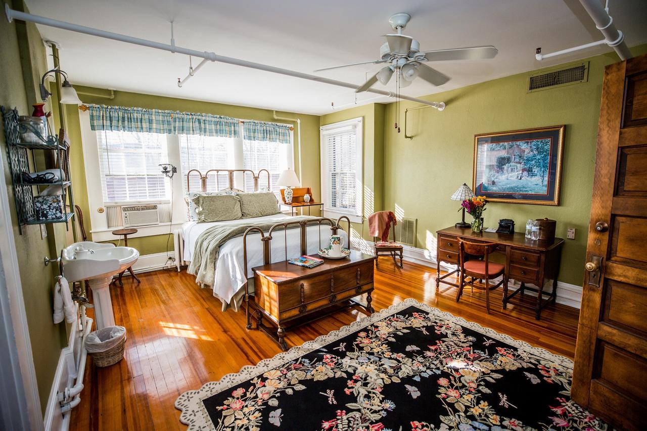 Bed and Breakfast The Henderson à Hendersonville Extérieur photo
