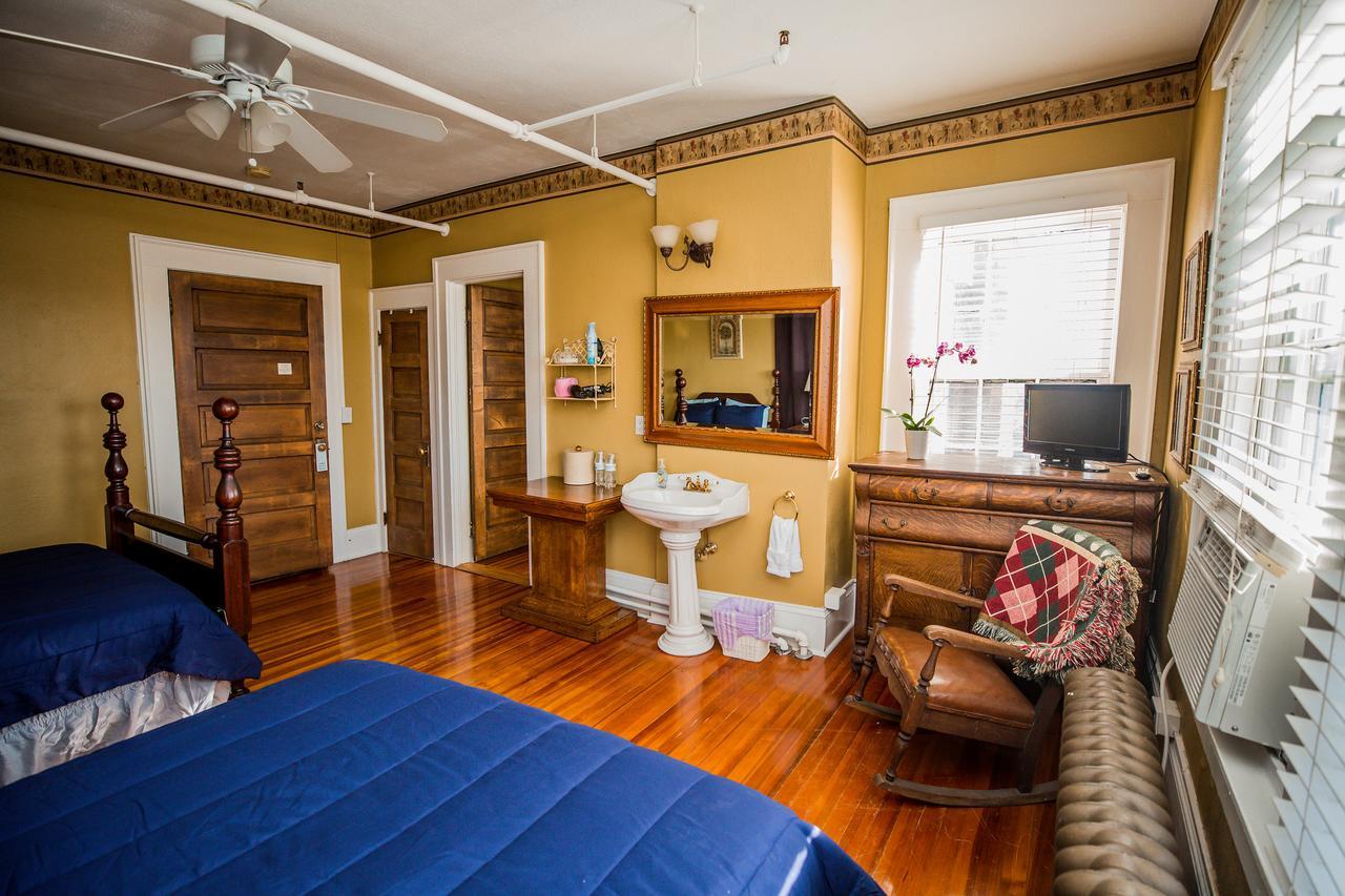 Bed and Breakfast The Henderson à Hendersonville Extérieur photo